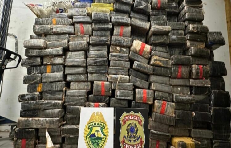 Caminhão é apreendido portando 2 toneladas de maconha em meio à carga de soja