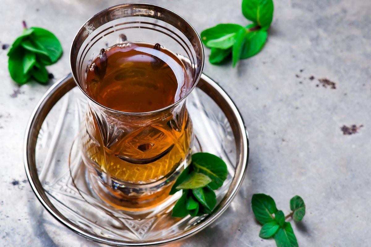 Para tomar antes de dormir: chá relaxa e melhora a flora intestinal
