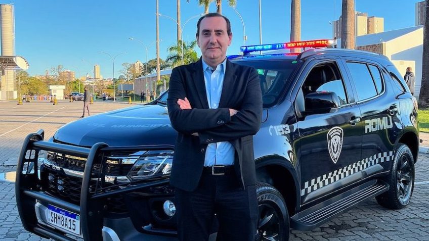 Prefeito divulga separação e ex-mulher deixa cargo em São José dos Campos