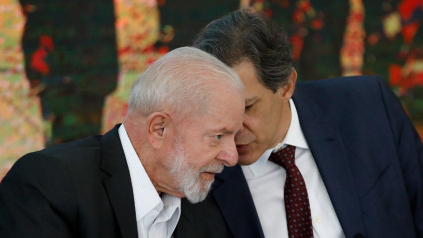 Com imbróglio do IOF, Lula se reúne com Haddad no Alvorada