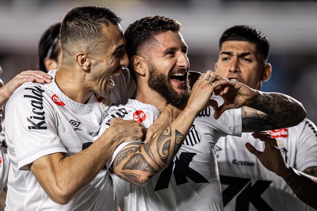 Santos bate Corinthians por 3 x 1 e respira no Campeonato Brasileiro