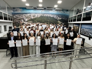 Vereadora Paula Calil homenageia farmacêuticos e destaca papel essencial da categoria na promoção da saúde e bem-estar
