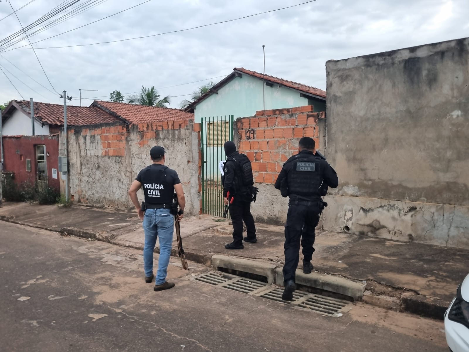 Ação da Polícia Civil de MT e GO mira grupo criminoso especializado em golpes do falso intermediário de veículos