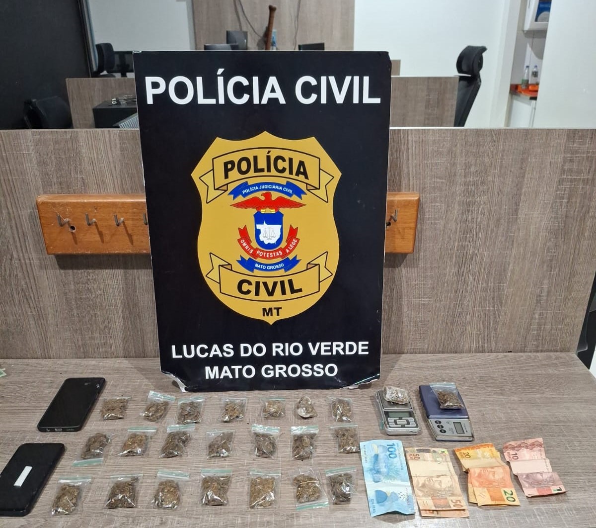 Polícia Civil cumpre mandado de apreensão de menor por divulgar venda de drogas em rede social