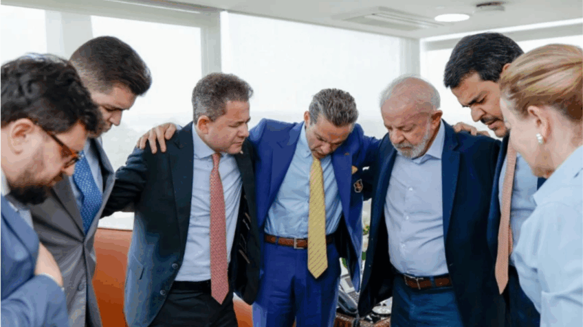 Cotado para o STF, Messias encontra Lula em encontro evangélico