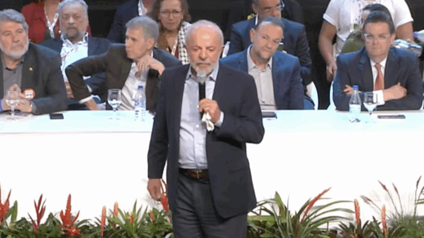 Lula questiona "extrema-direita" e elogia Morales e Chávez