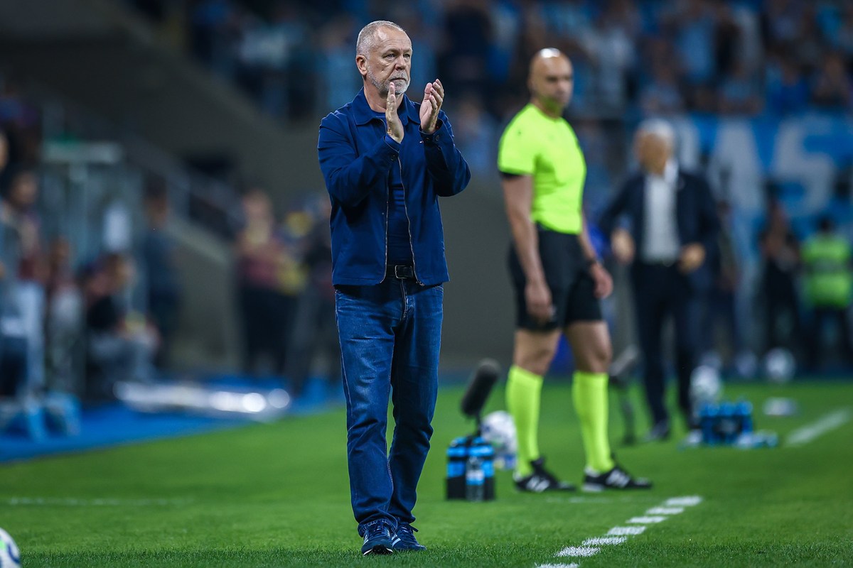 Mano Menezes destaca evolução do Grêmio após vitória sobre o São Paulo