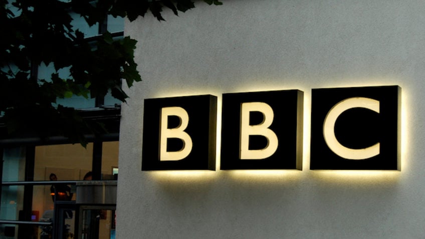 “BBC” comete infração grave por ocultar ligação de narrador com Hamas