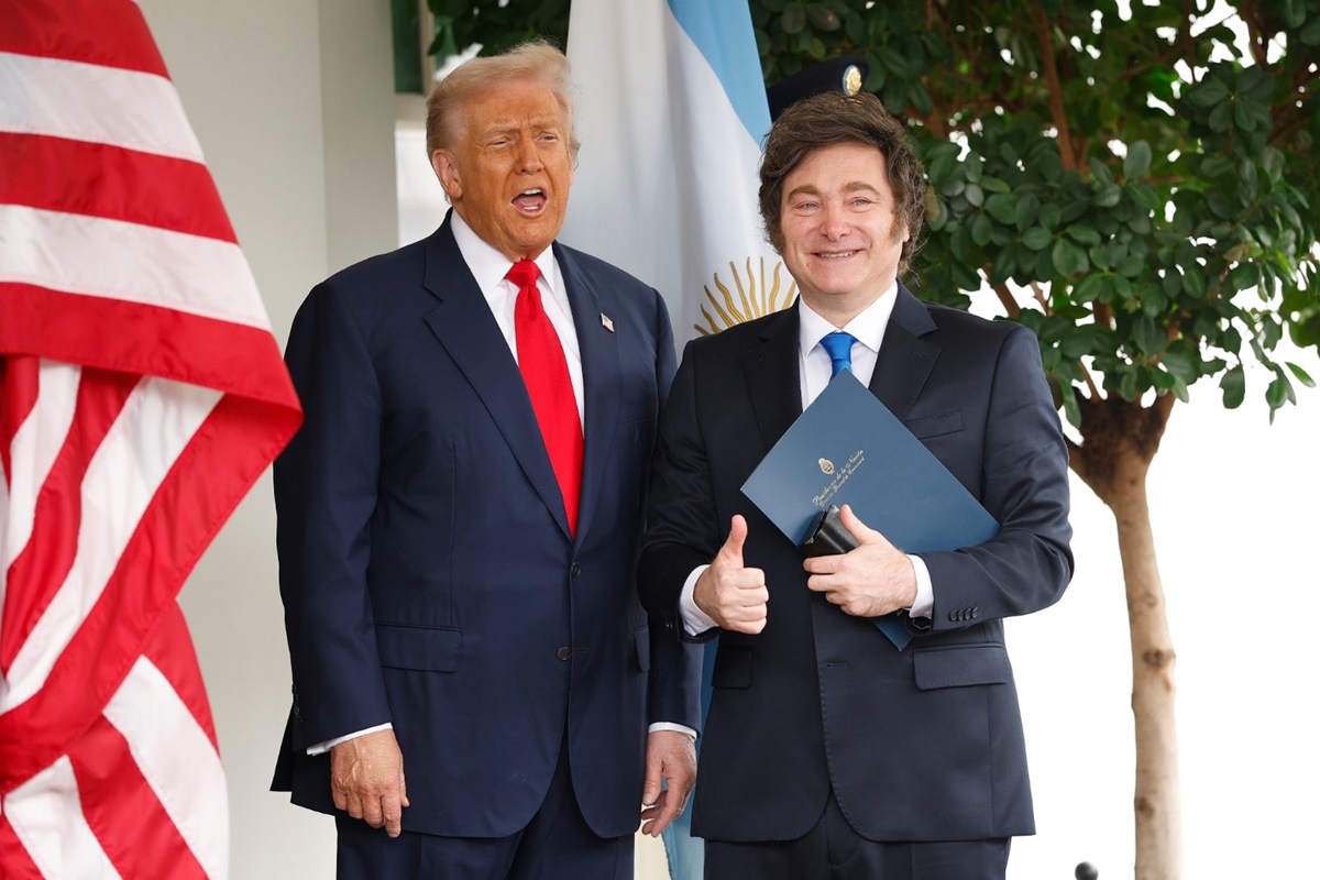 Após Trump receber Milei, Tesouro dos EUA intervém para comprar pesos
