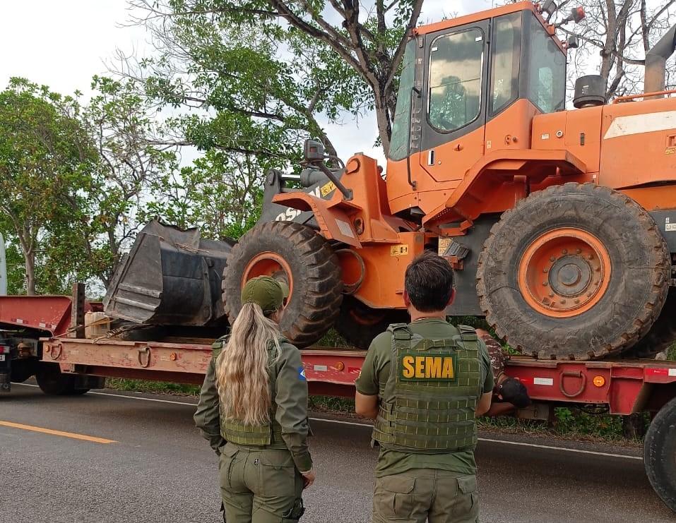 Sema e Polícia Militar apreendem máquinas usadas para desmate ilegal na Baixada Cuiabana