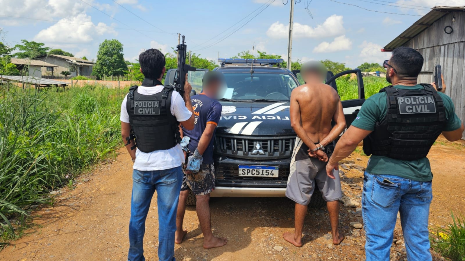 Polícia Civil prende homem por ameaçar ex-companheira de morte e amigo por porte ilegal de arma
