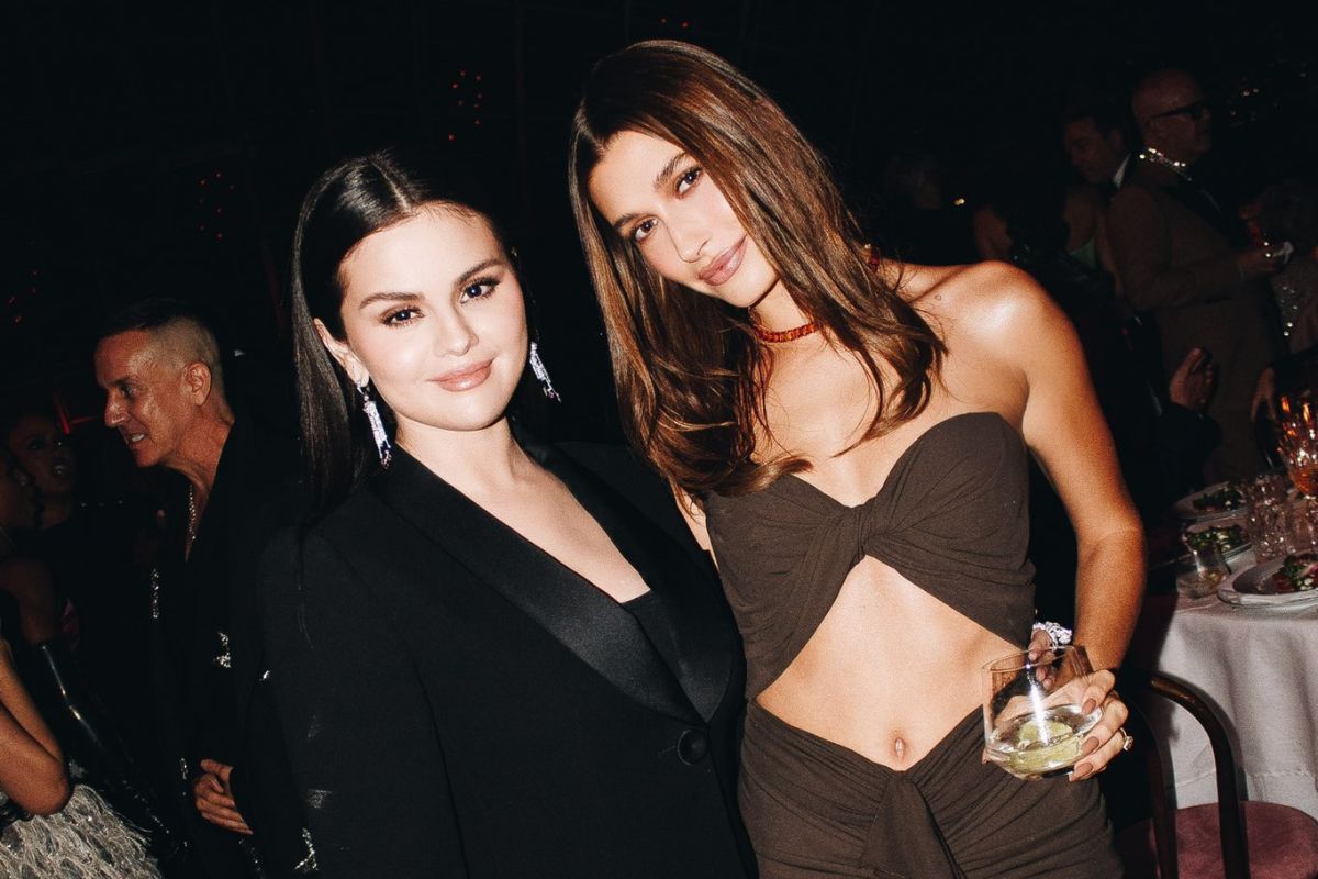 Hailey Bieber quebra silêncio sobre suposta rixa com Selena Gomez