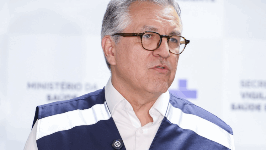 "Não vamos negar aos nossos filhos o direito à vacina", diz Padilha
