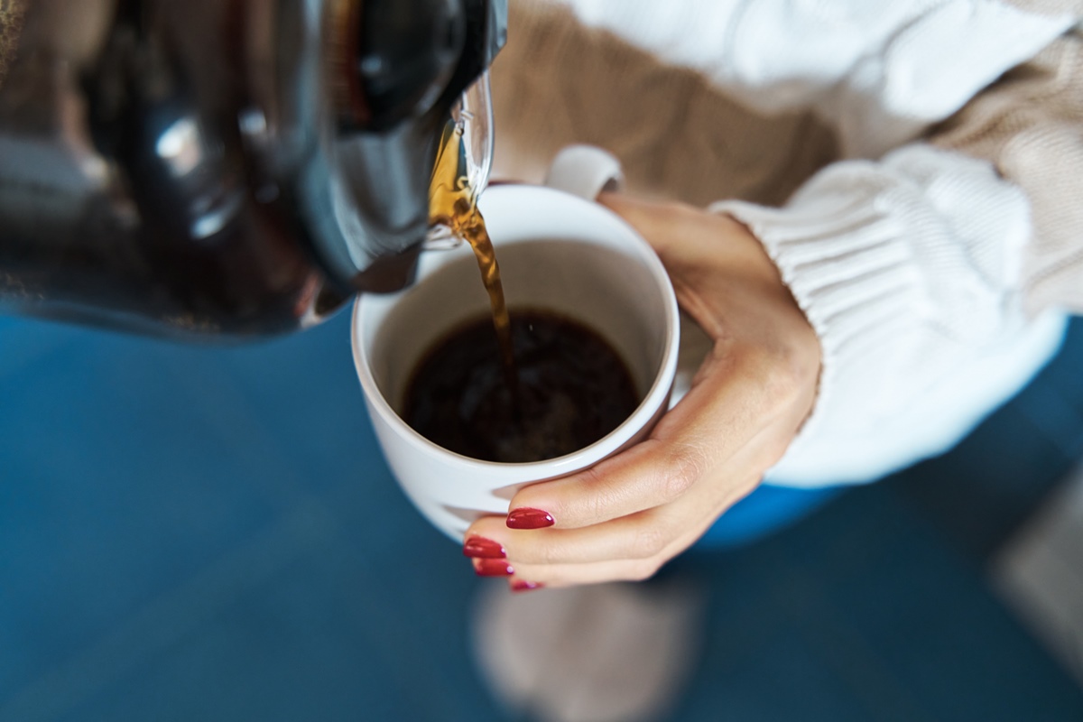 Beber café ajuda a reduzir a gordura no fígado? Saiba quanto tomar