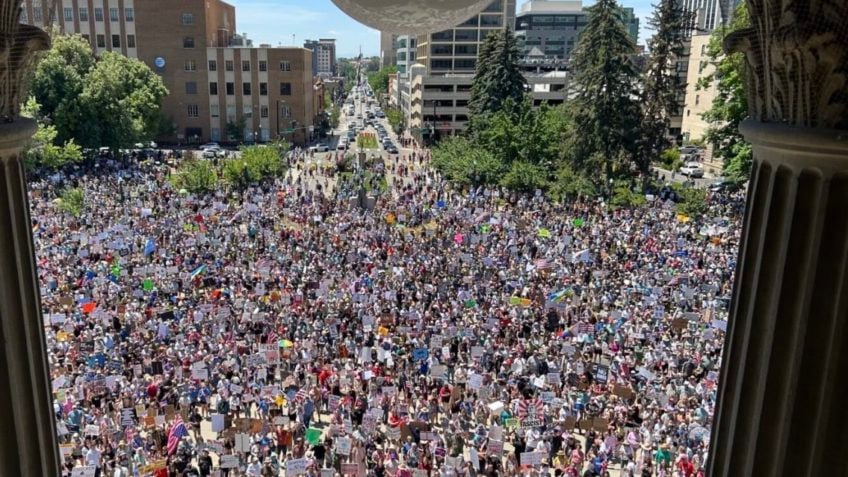 Protestos contra Trump reúnem milhares nos EUA