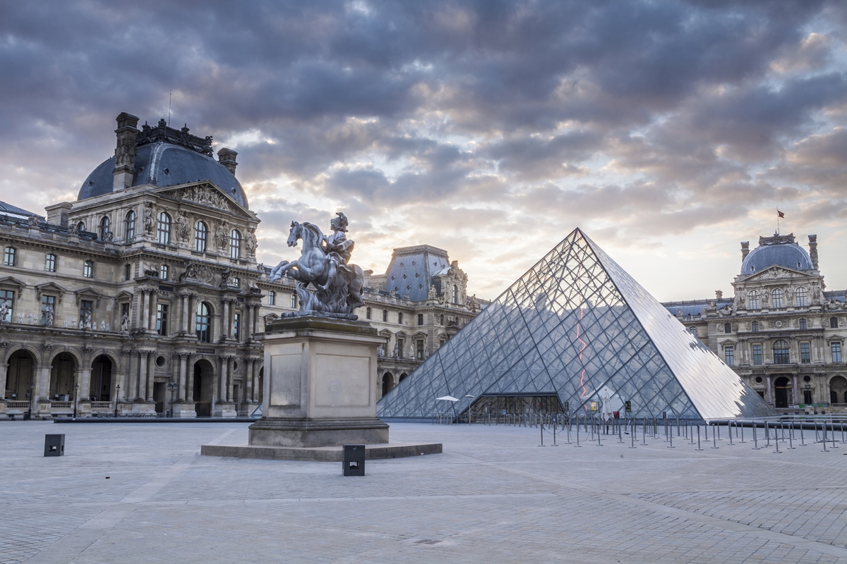 Museu do Louvre fecha neste domingo após roubo de joias de Napoleão