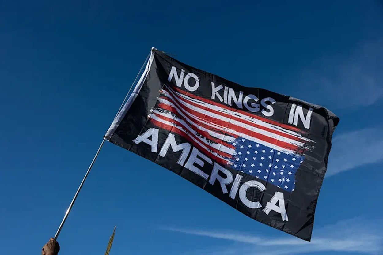 “No kings”: Trump posta video de IA em que joga dejetos nas pessoas