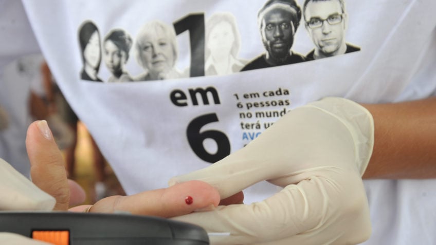 AVC mata 1 brasileiroa a cada 6 minutos e meio, diz consultoria