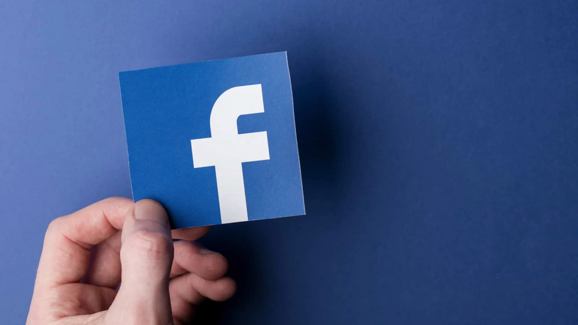 Meta lança ferramenta de IA que edita fotos automaticamente no Facebook