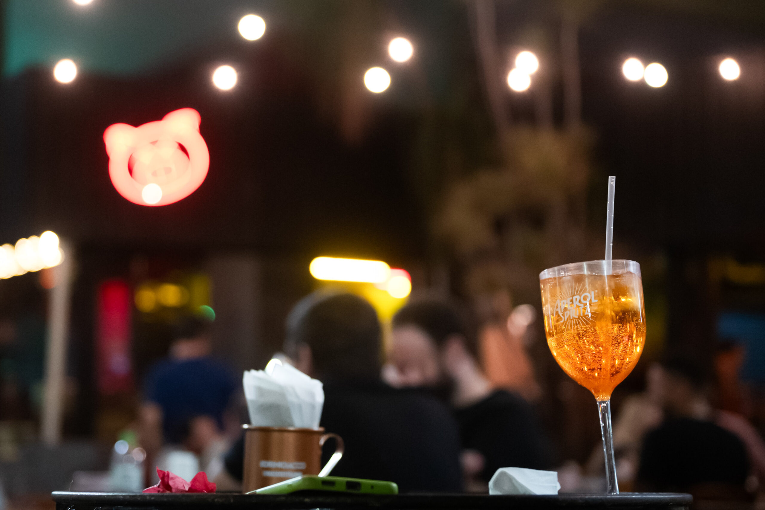 Com crise do metanol, vendas em bares e restaurantes caem em setembro