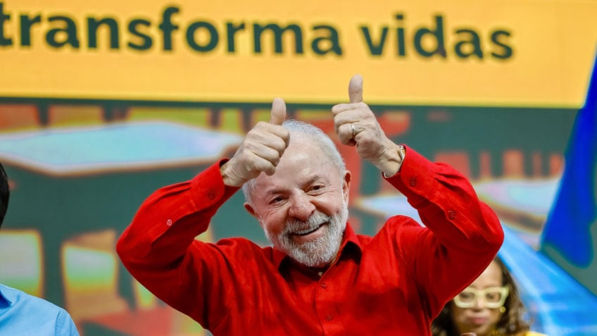Lula critica intervenções e defende zona de paz na América Latina
