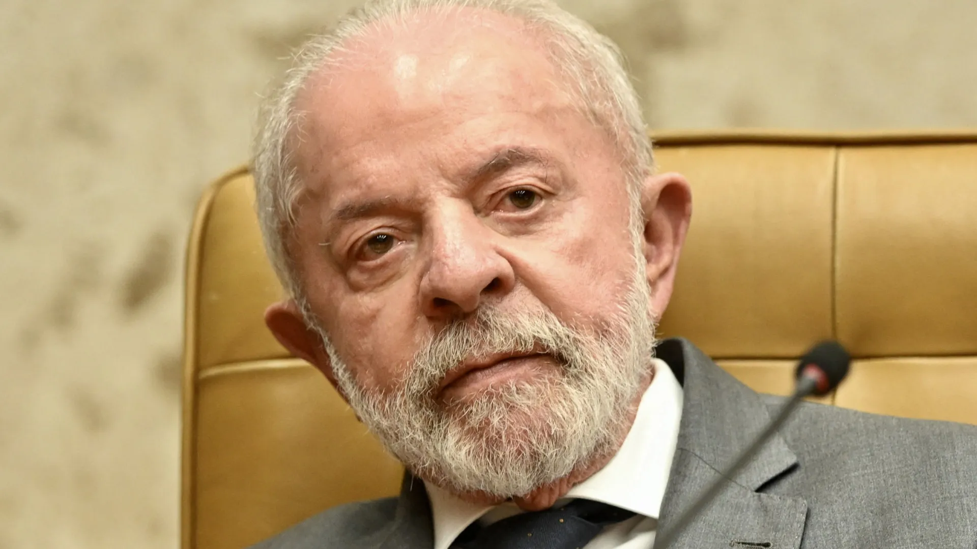 Lula parabeniza presidente eleito na Bolívia com plataforma de direita