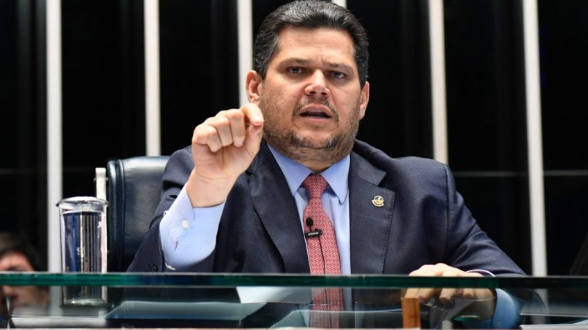 Alcolumbre celebra licença para exploração da Margem Equatorial