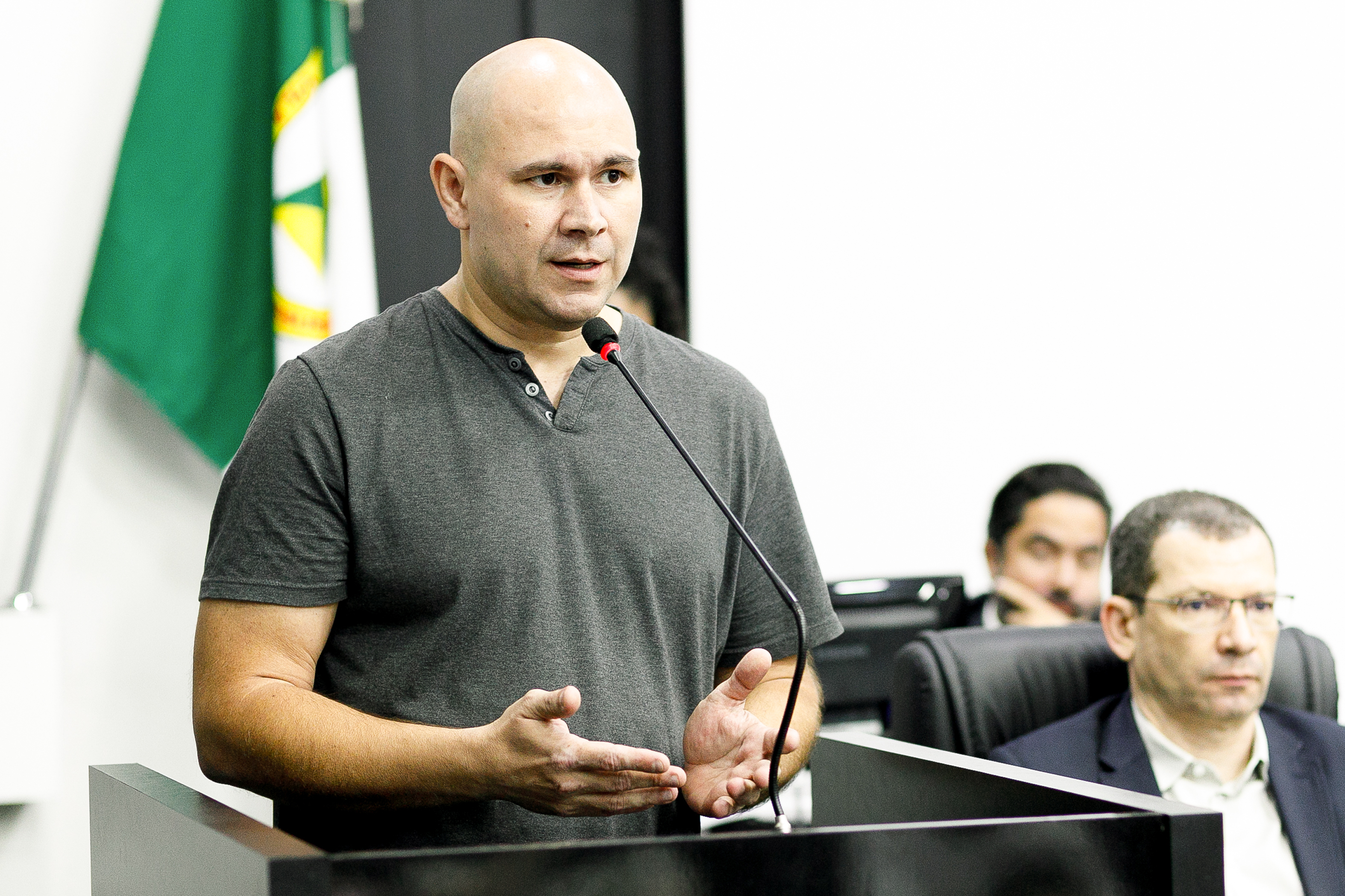Prefeito analisa com servidores proposta para melhorar prêmio saúde