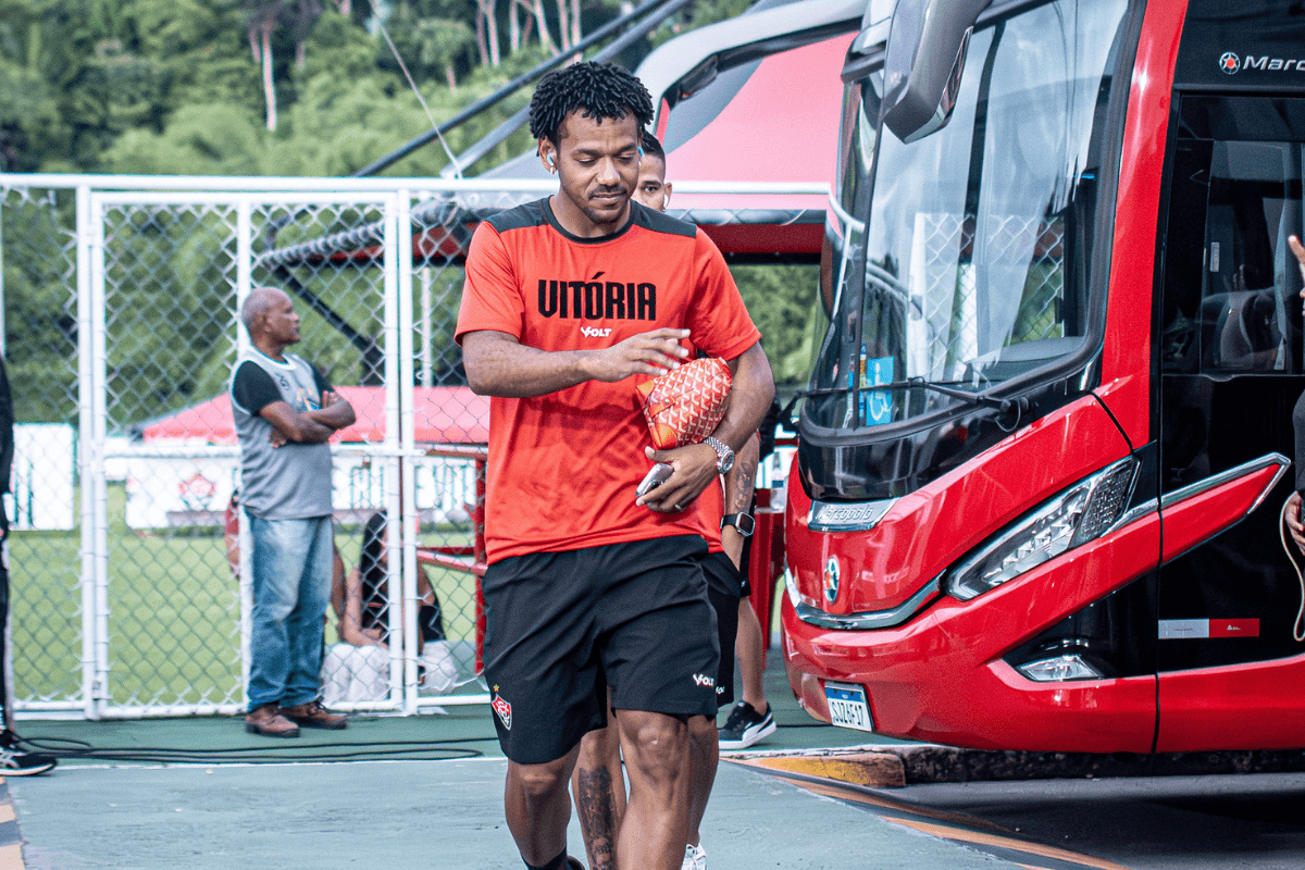 Vitória rescinde contrato com Romarinho após cinco partidas; veja