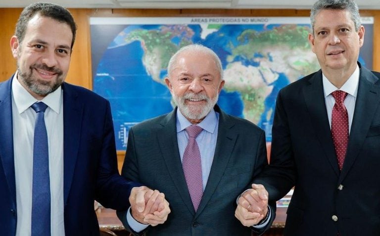 Lula anuncia Boulos como ministro da Secretaria-Geral da Presidência