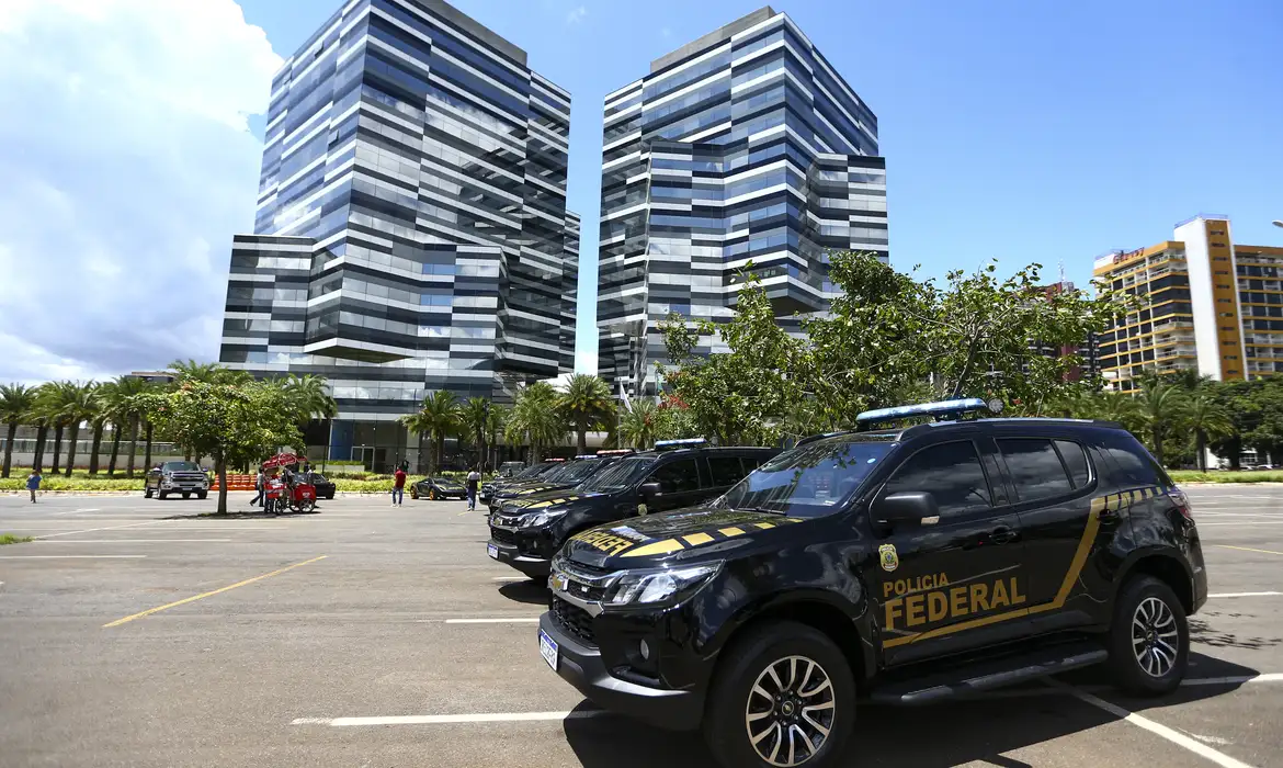 PF quer investigar entrada de ex-assessor de Bolsonaro nos EUA