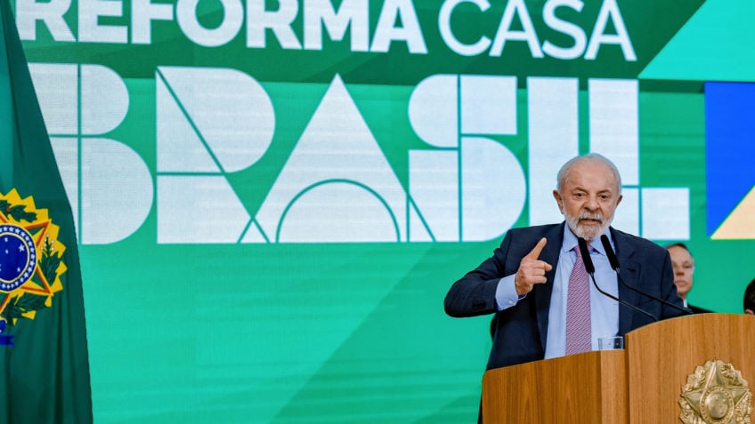 Lula volta a cobrar redução de juros do Banco Central