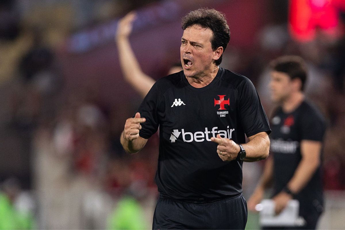 Diniz elogia atuação corajosa do Vasco após vitória e destaca Barros