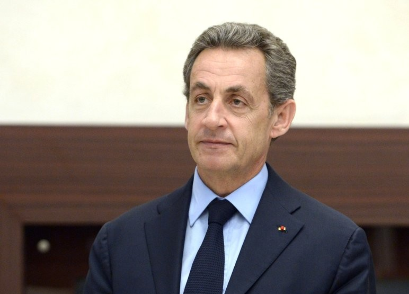 Sarkozy chega à prisão para cumprir pena
