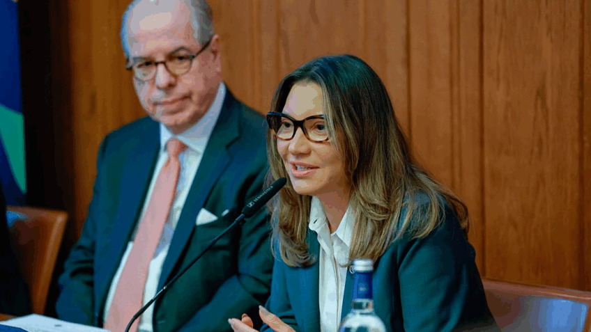 Janja defende igualdade de gênero em evento na França