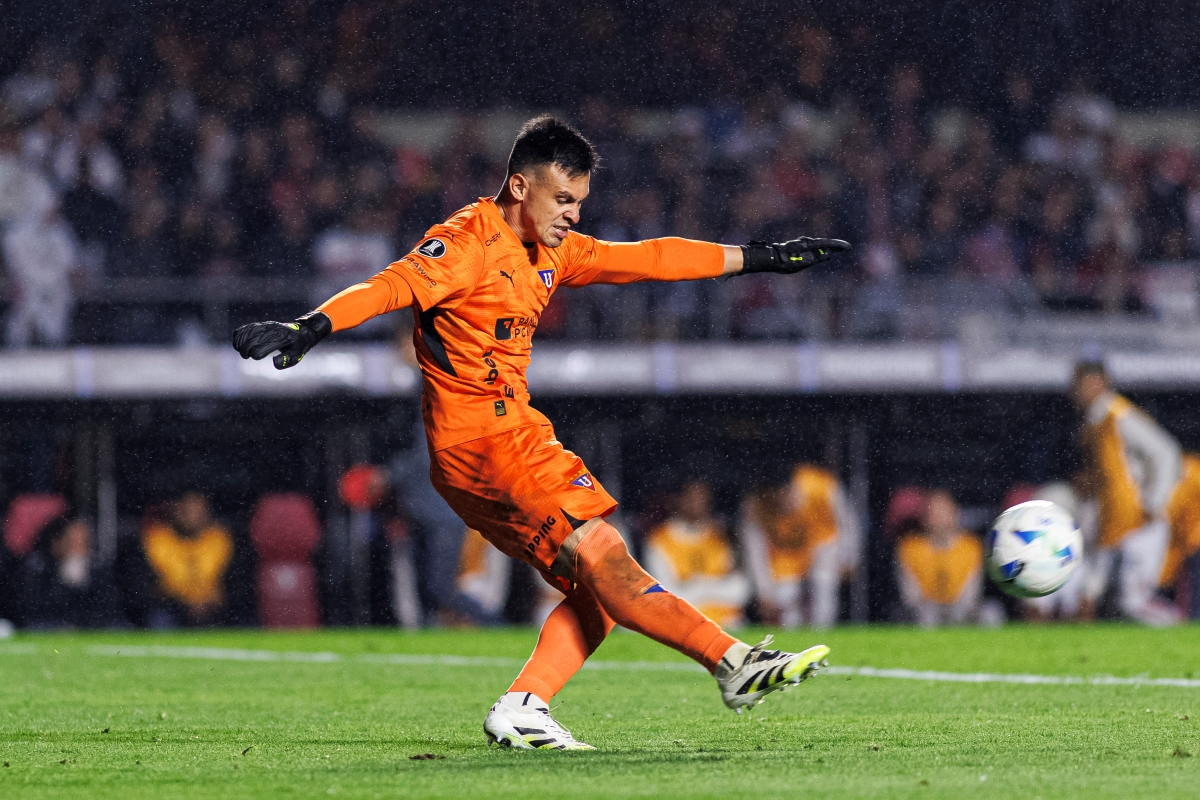 Goleiro titular da LDU se lesiona e desfalca equipe contra o Palmeiras