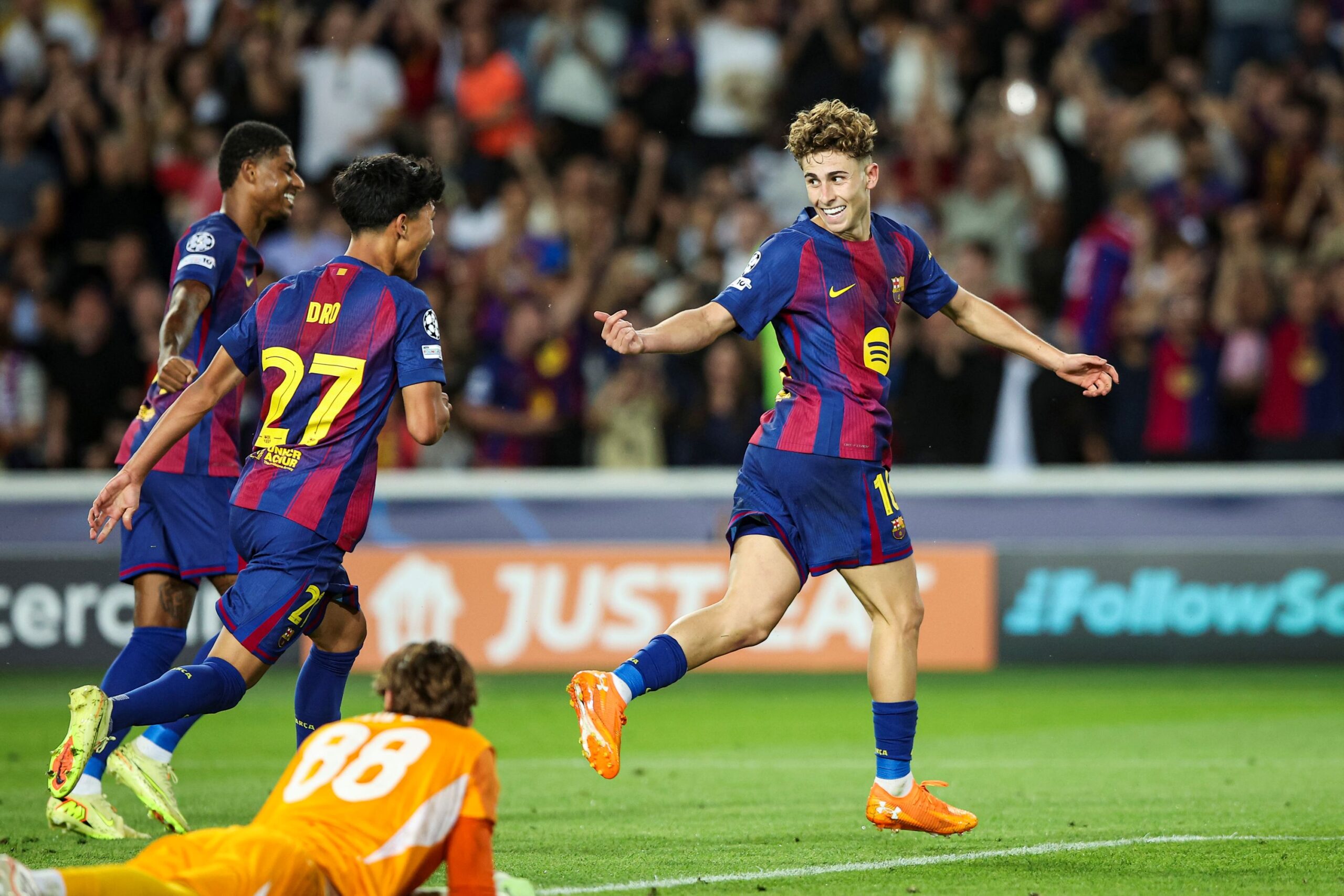 Fermín López faz hat-trick e Barcelona goleia Olympiacos na Champions