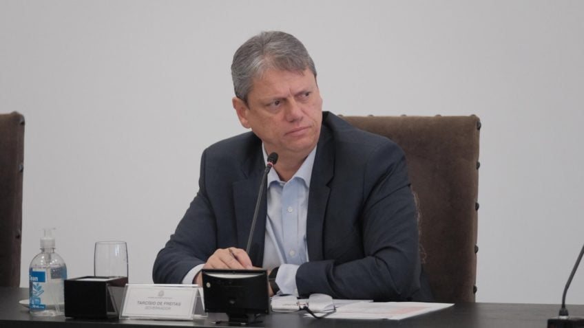Tarcísio divulga “diálogos cabulosos” atribuídos a integrantes do PCC