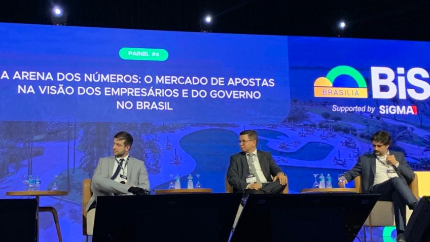 Secretário diz que governo recebe relatos de jogadores apostando
