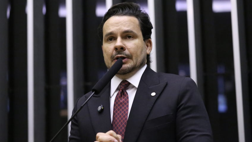 Câmara aprova PL que torna crime hediondo obstruir vias