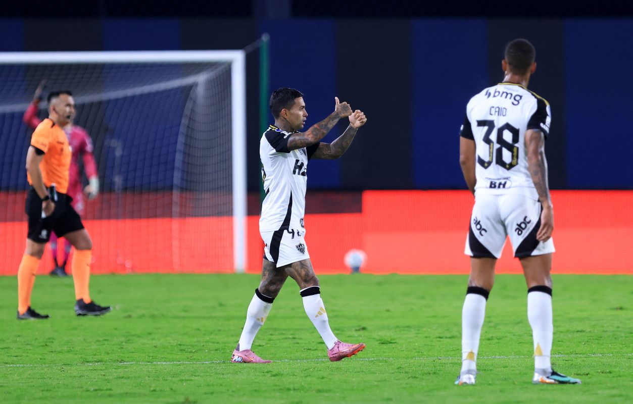 Com gol salvador de Dudu, Atlético-MG arranca empate na Sul-Americana