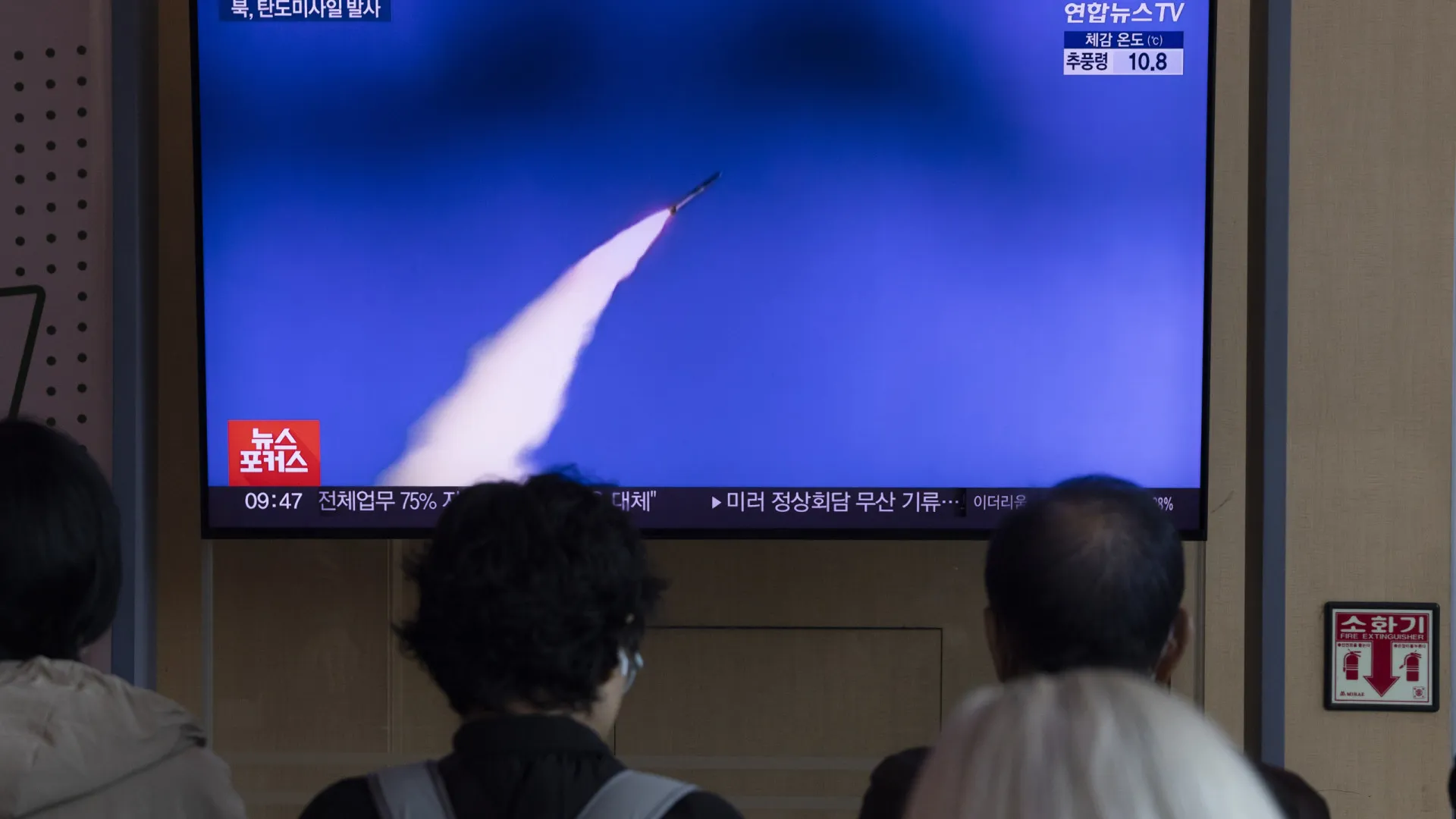 Pyongyang lança mísseis na véspera da visita de Trump à Coreia do Sul