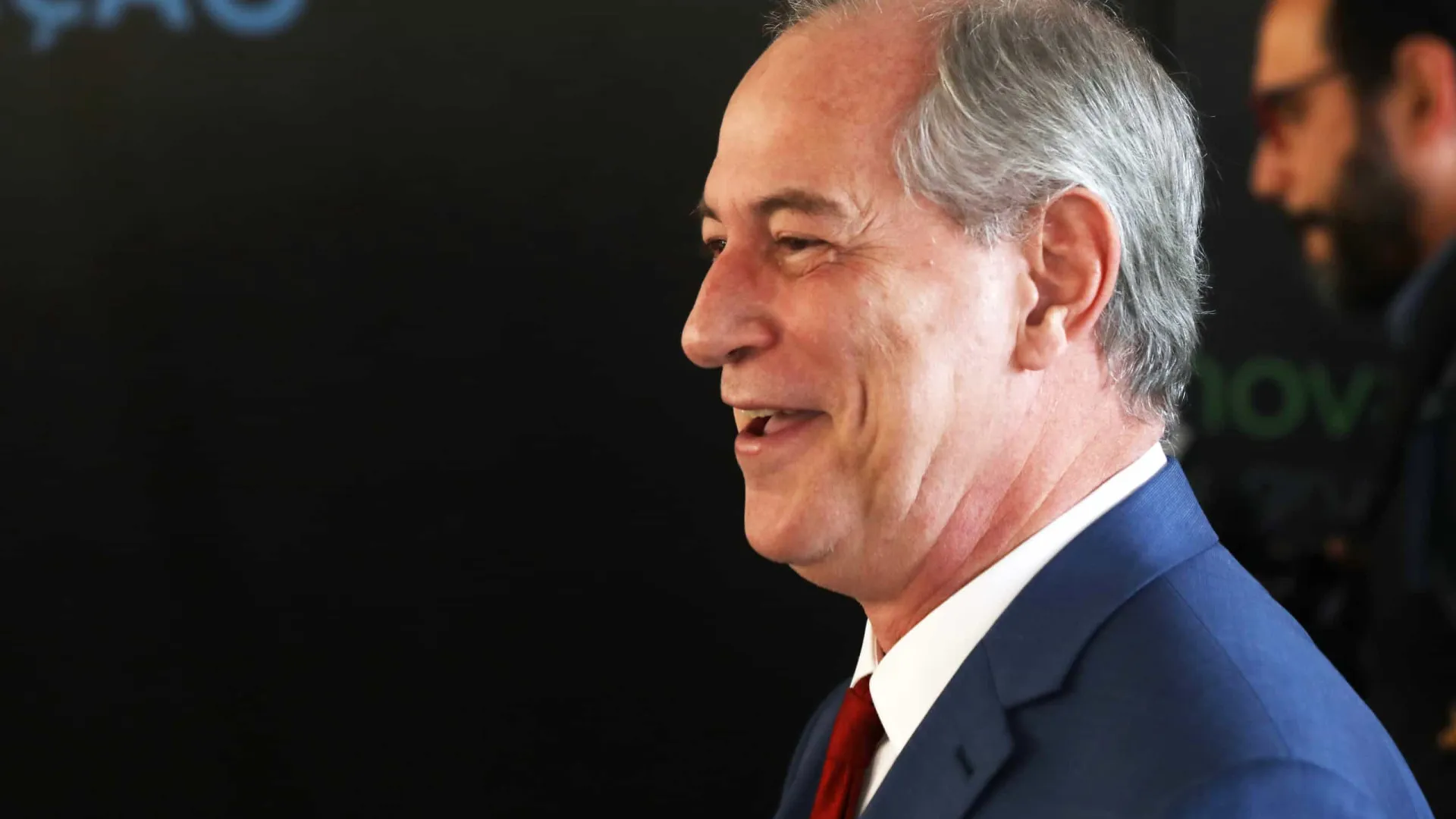 Ciro Gomes retorna ao PSDB, desafia PT e chacoalha xadrez eleitoral do Ceará