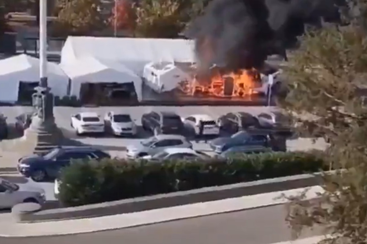 Terrorista abre fogo em frente ao Parlamento da Sérvia. Vídeo