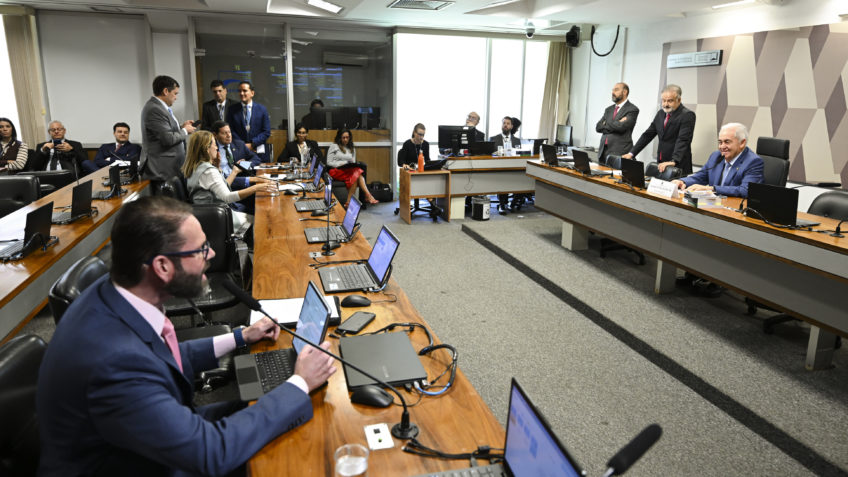 CCJ do Senado aprova fim da cobrança por bagagem de mão