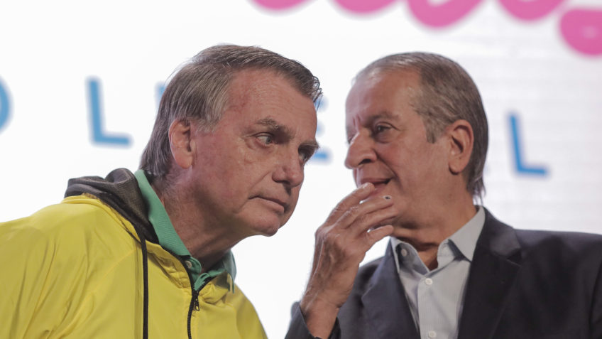 Bolsonaro pede a Moraes autorização para visita de Valdemar
