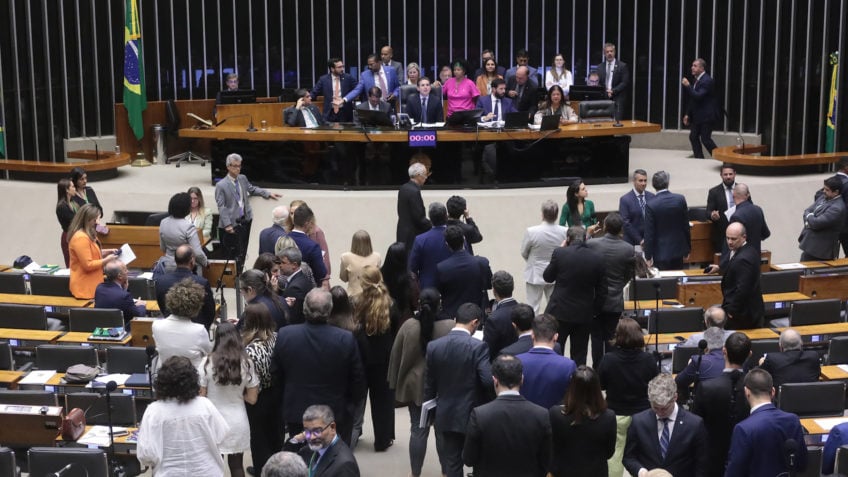 Câmara aprova urgência para criação da bancada cristã