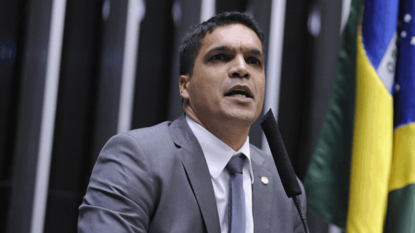 Cabo Daciolo anuncia pré-candidatura à Presidência para 2026