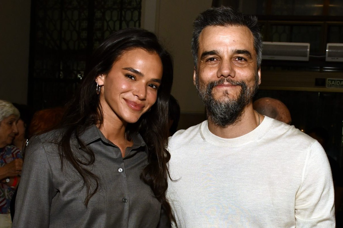 Wagner Moura reúne famosos para estreia de peça no Rio de Janeiro