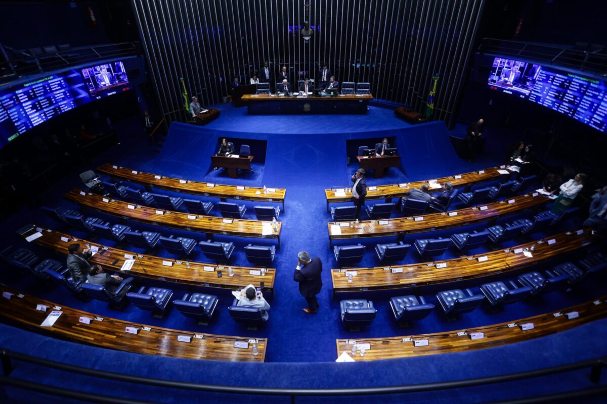 Senado aprova R$ 30 bilhões fora da meta fiscal para as Forças Armadas